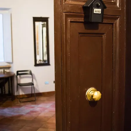 Flora Apartment *